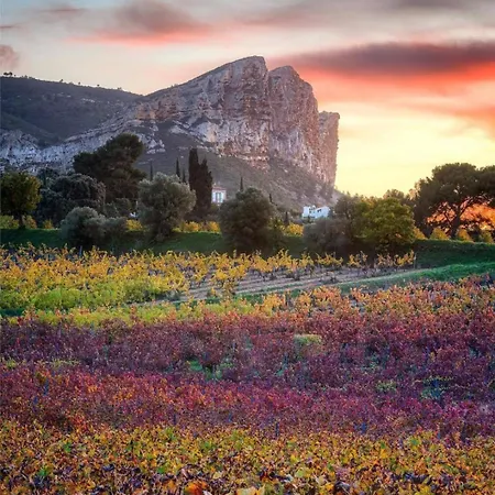 Holiday home Pinede, Calanques & Jeux En Famille Pour 1 A 5 Personnes